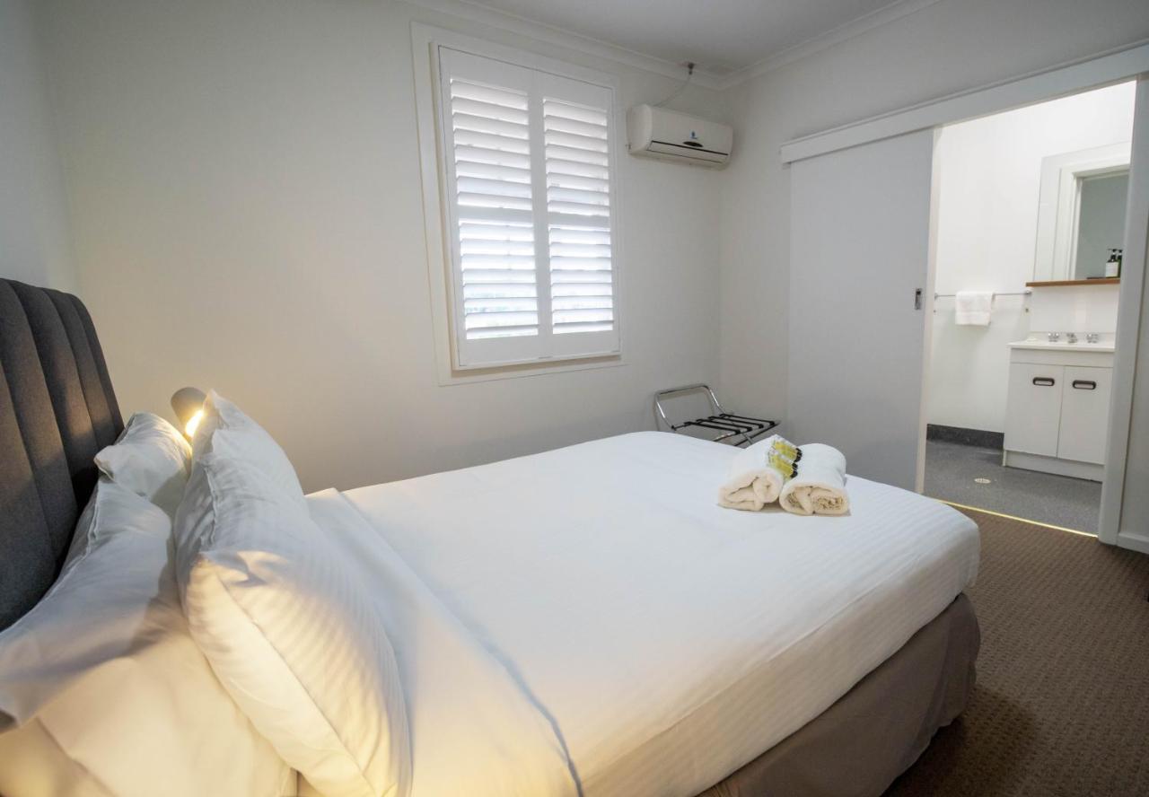 The Platypus Accommodation & Cafe Cudal Extérieur photo