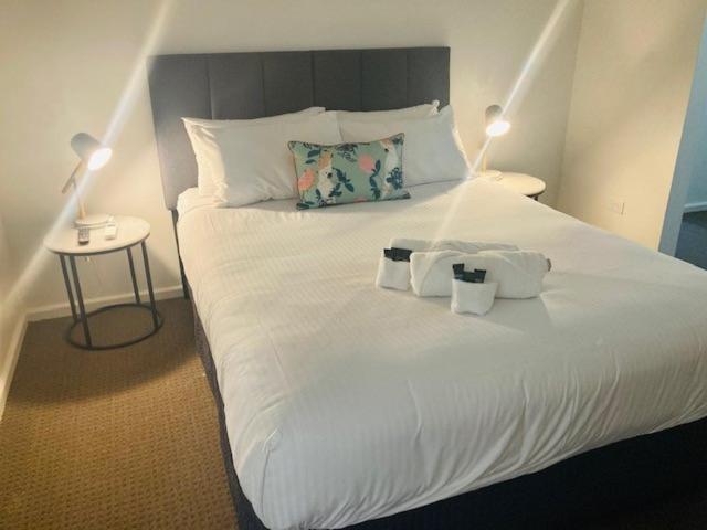 The Platypus Accommodation & Cafe Cudal Extérieur photo